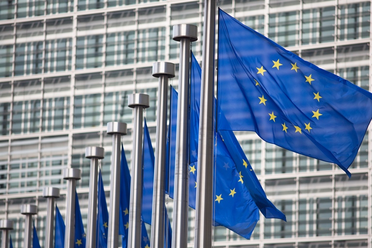 Tutelare chi lavora tramite le piattaforme: la Commissione avvia la...